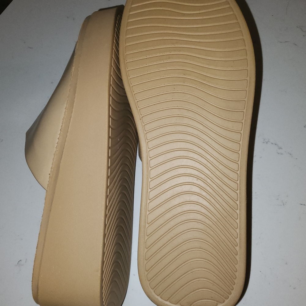 Cushionaire Slides size 7.5 - brand new